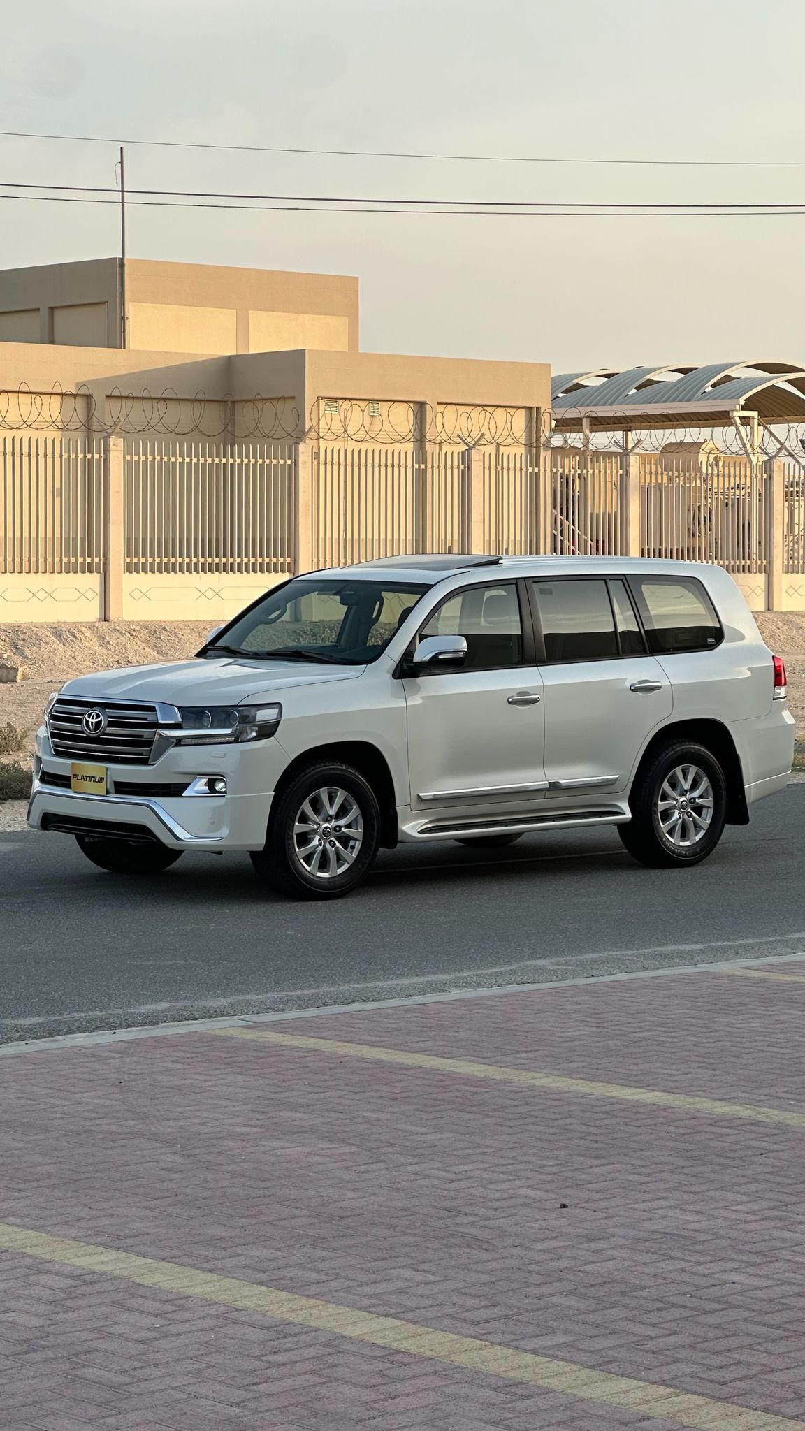TOYOTA LAND CRUISER 2016 • SUV