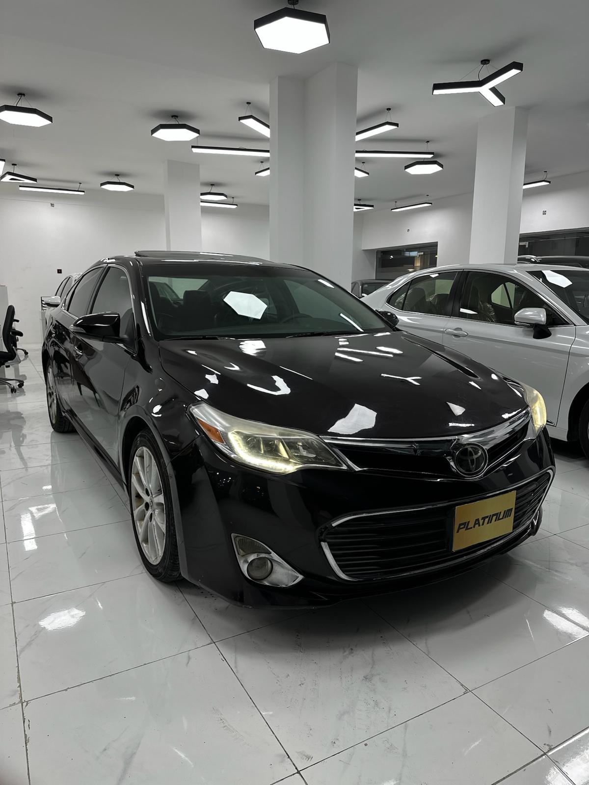 TOYOTA AVALON 2013 • SEDAN