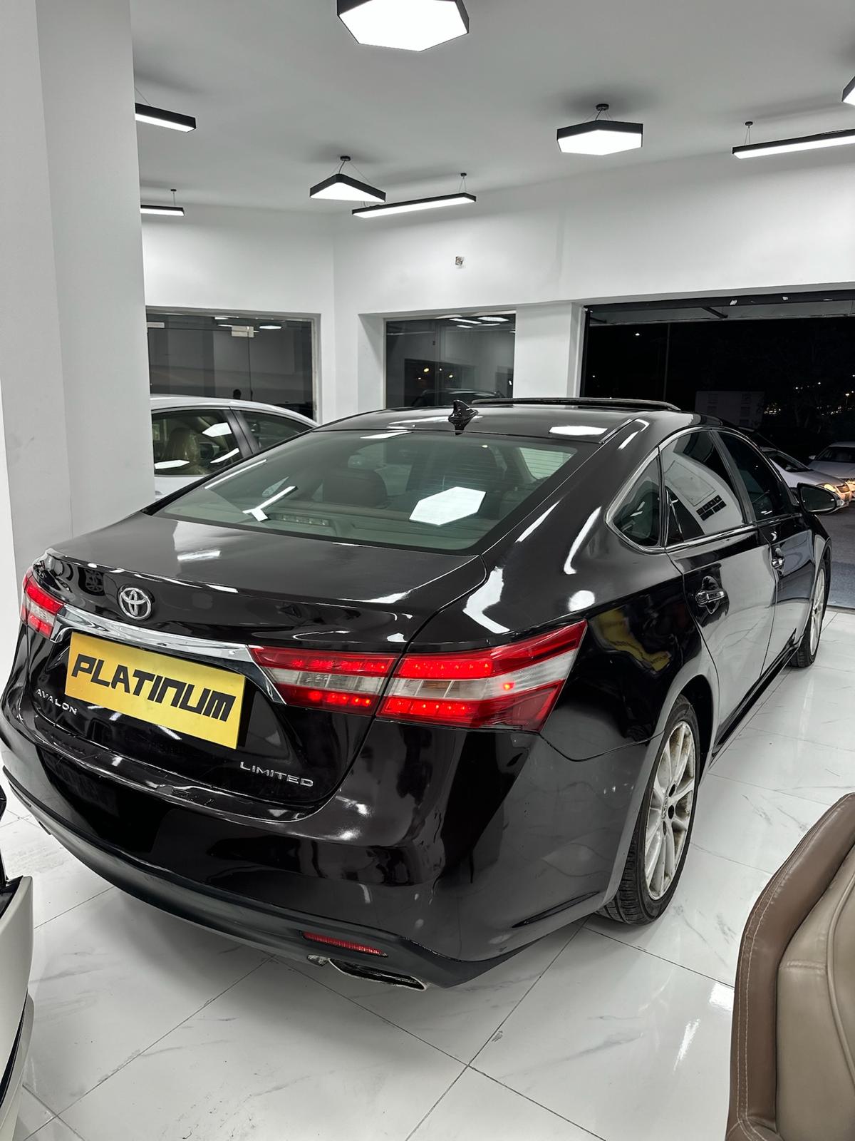 TOYOTA AVALON 2013 • SEDAN