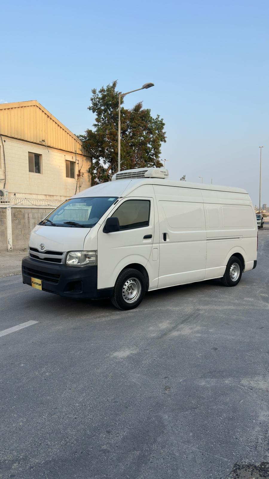 TOYOTA HIACE 2011 • VAN