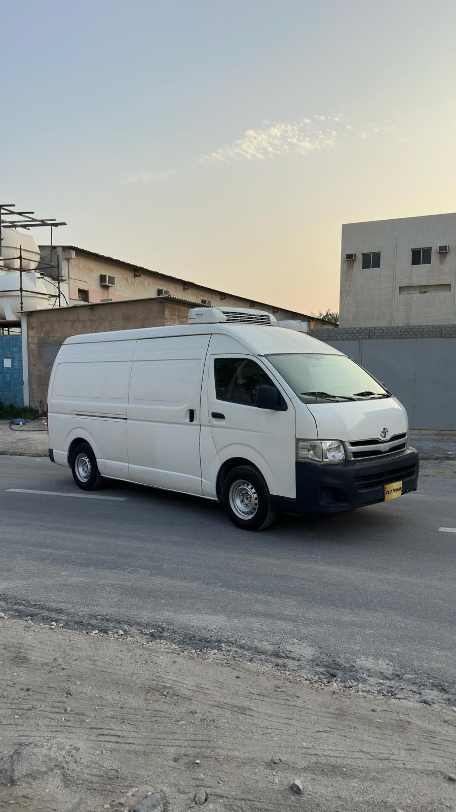 TOYOTA HIACE 2011 • VAN