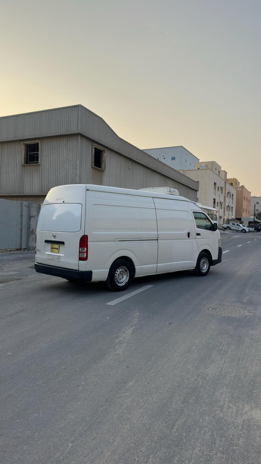 TOYOTA HIACE 2011 • VAN