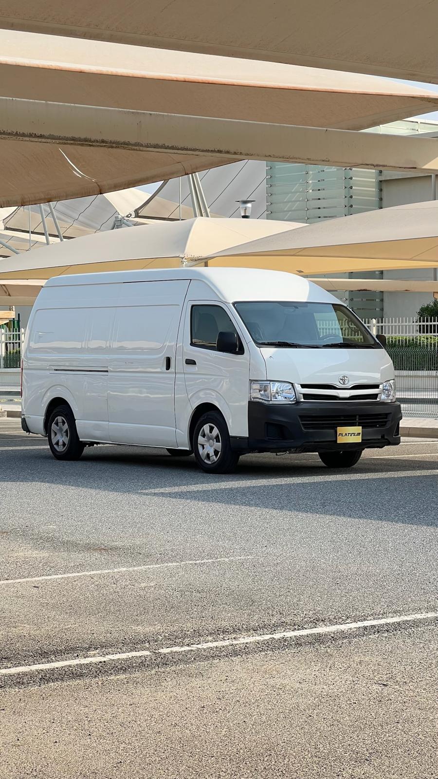TOYOTA HIACE 2013 • VAN