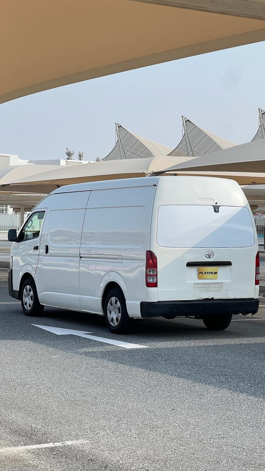 TOYOTA HIACE 2013 • VAN