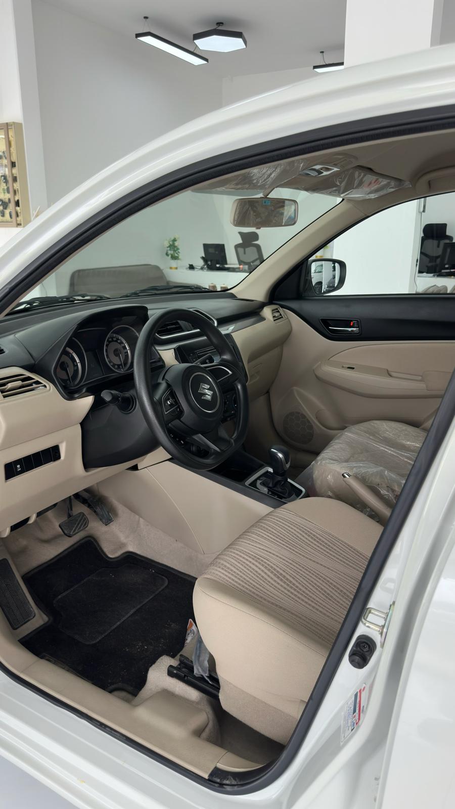 SUZUKI DZIRE 2025 • SEDAN