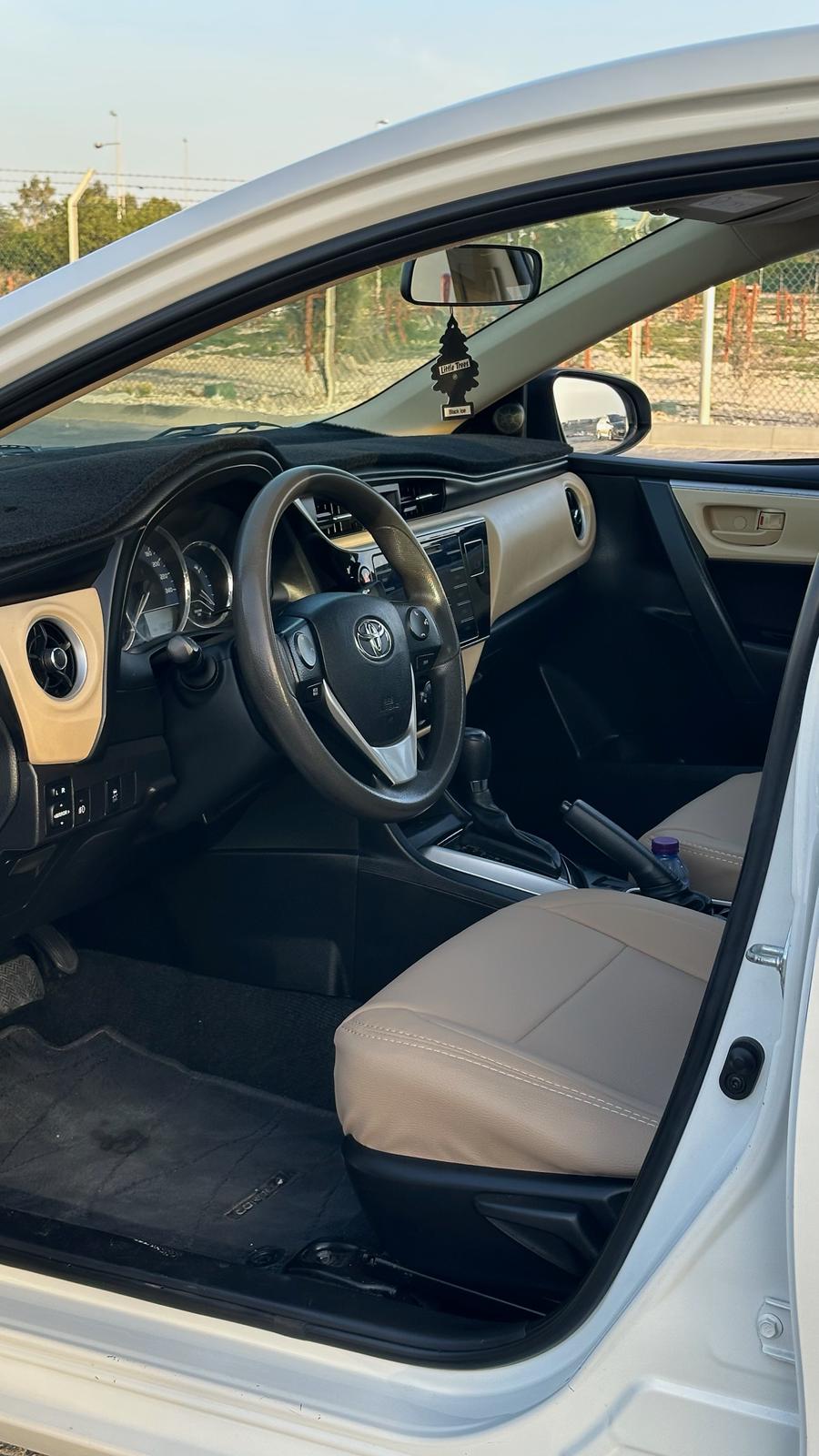 TOYOTA COROLLA 2018 • SEDAN