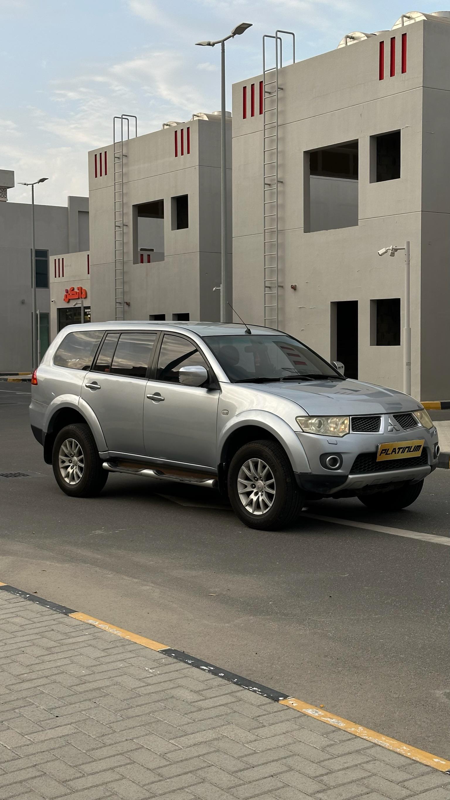 MITSUBISHI PAJERO 2011 • SUV