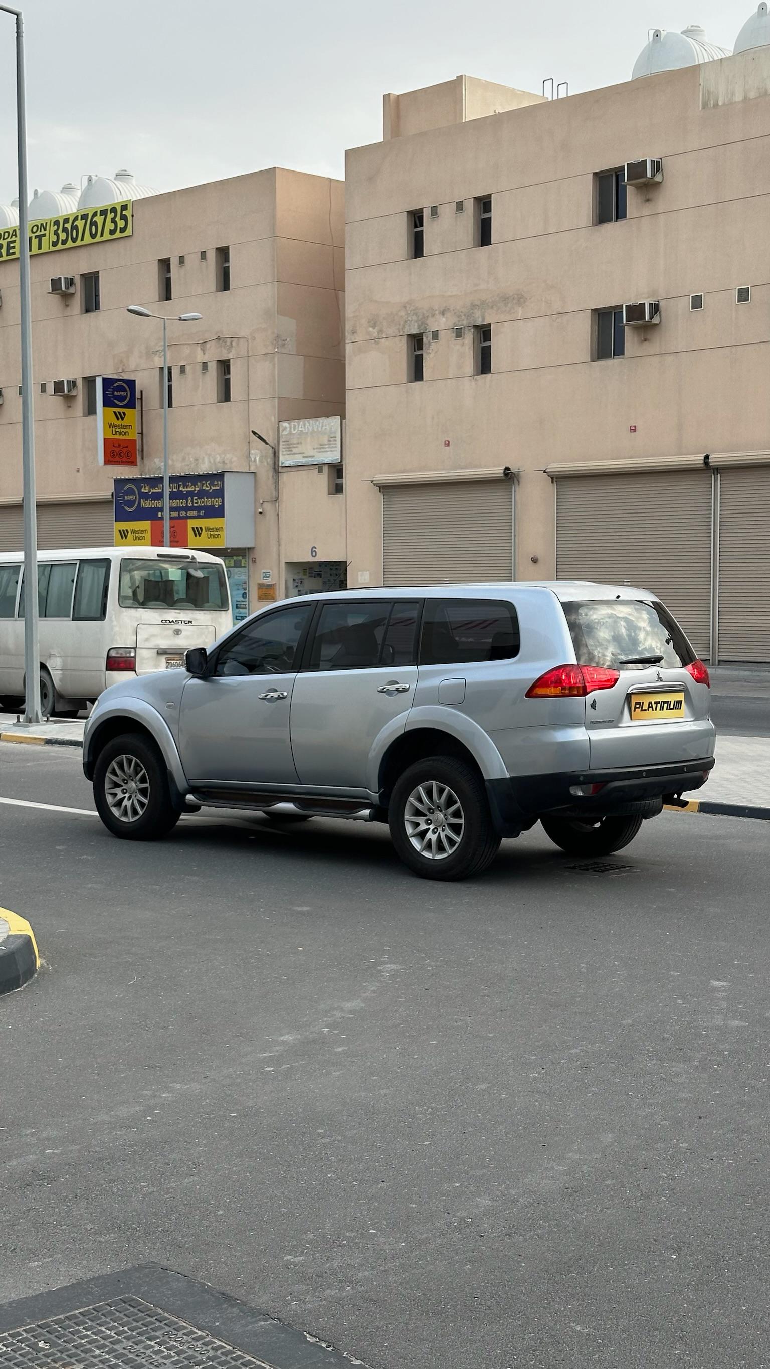 MITSUBISHI PAJERO 2011 • SUV