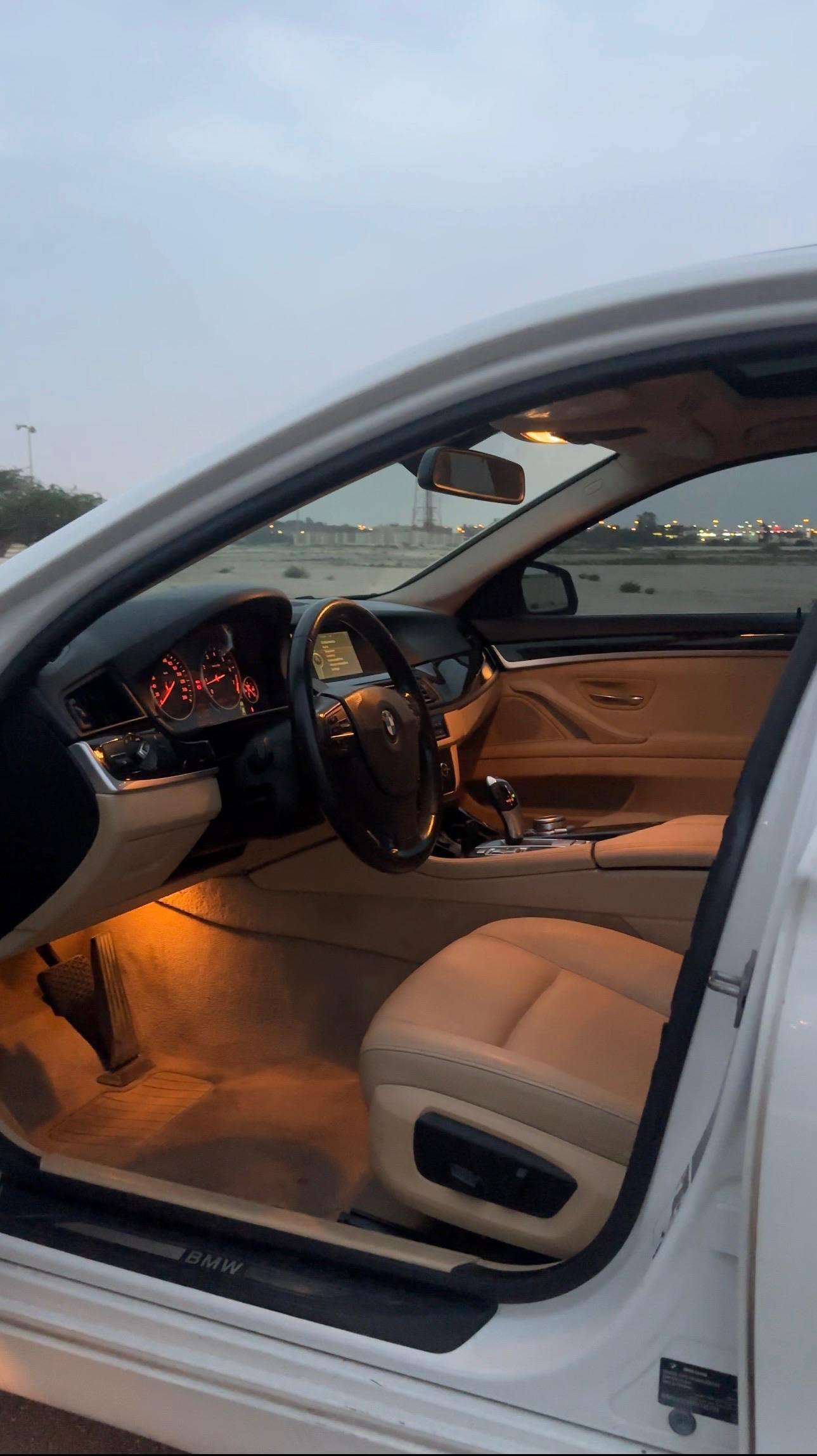 BMW 520 2015 • SEDAN