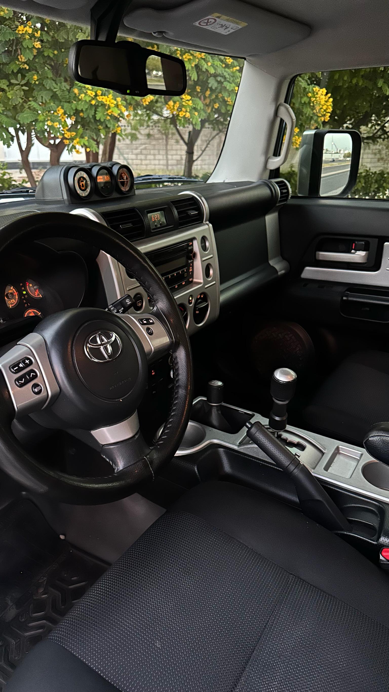 TOYOTA FJ 2016 • SUV