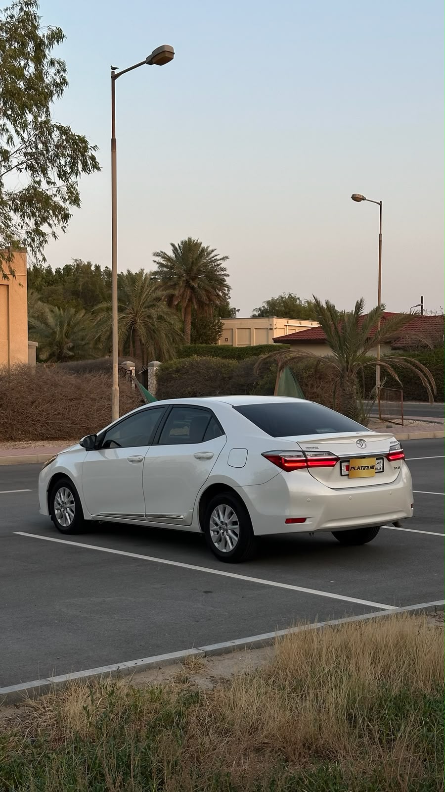 TOYOTA COROLLA 2018 • SEDAN